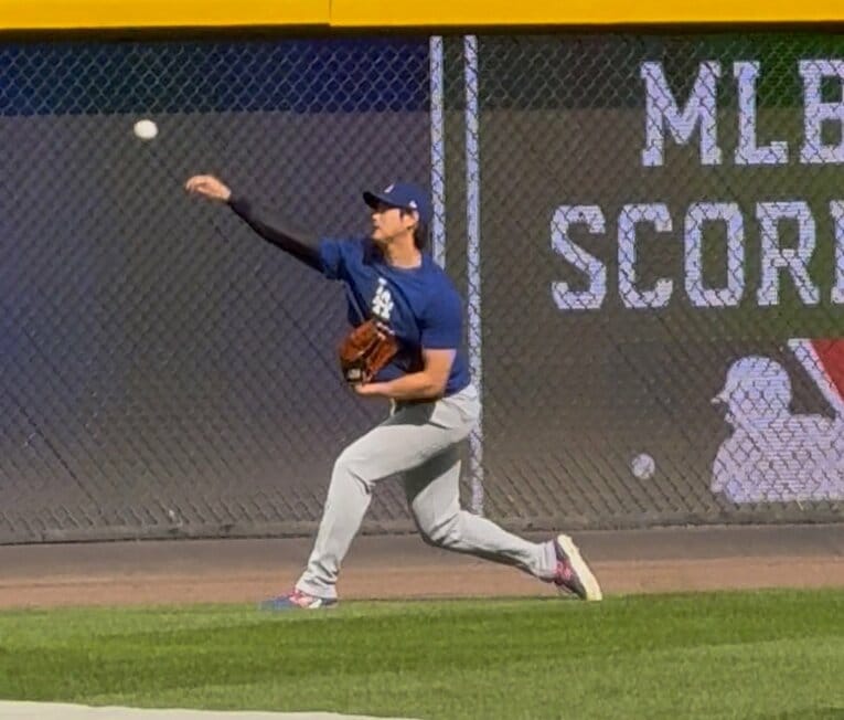 ナイター翌朝、キャッチボールする大谷　©Naoyuki Yanagihara