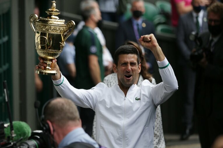 2021年のウィンブルドン男子シングルを制覇したジョコビッチ。男子で史上初となる「ゴールデンスラム」にまた一歩近づいた ／ photograph by Hiromasa Mano