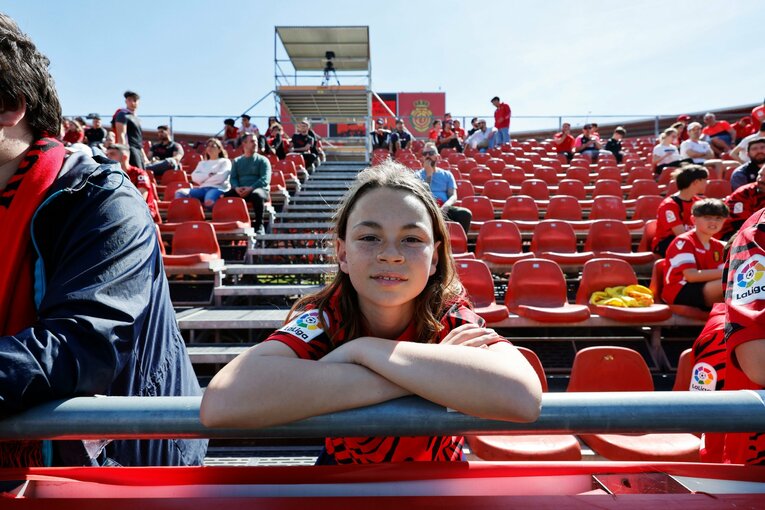 「クボは好きだよ。いつか…」古巣少年ファンが愛する久保建英21歳「マジョルカ帰還で大拍手→元戦友とハグ」を撮って感じたこと(4)