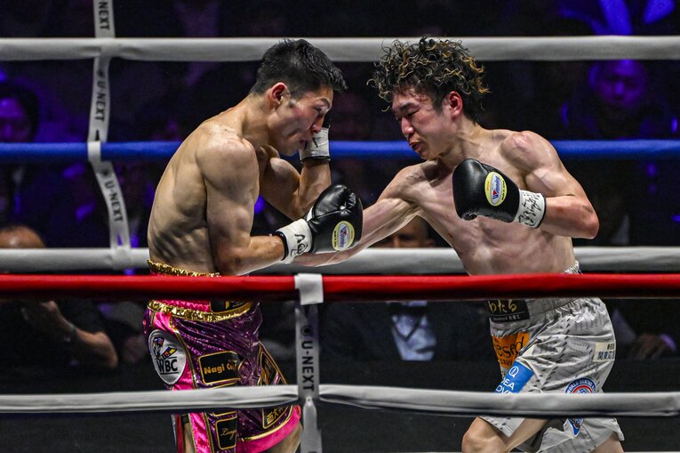 寺地も多彩なパンチで応戦し、一進一退の攻防が続いた　©Takuya Sugiyama