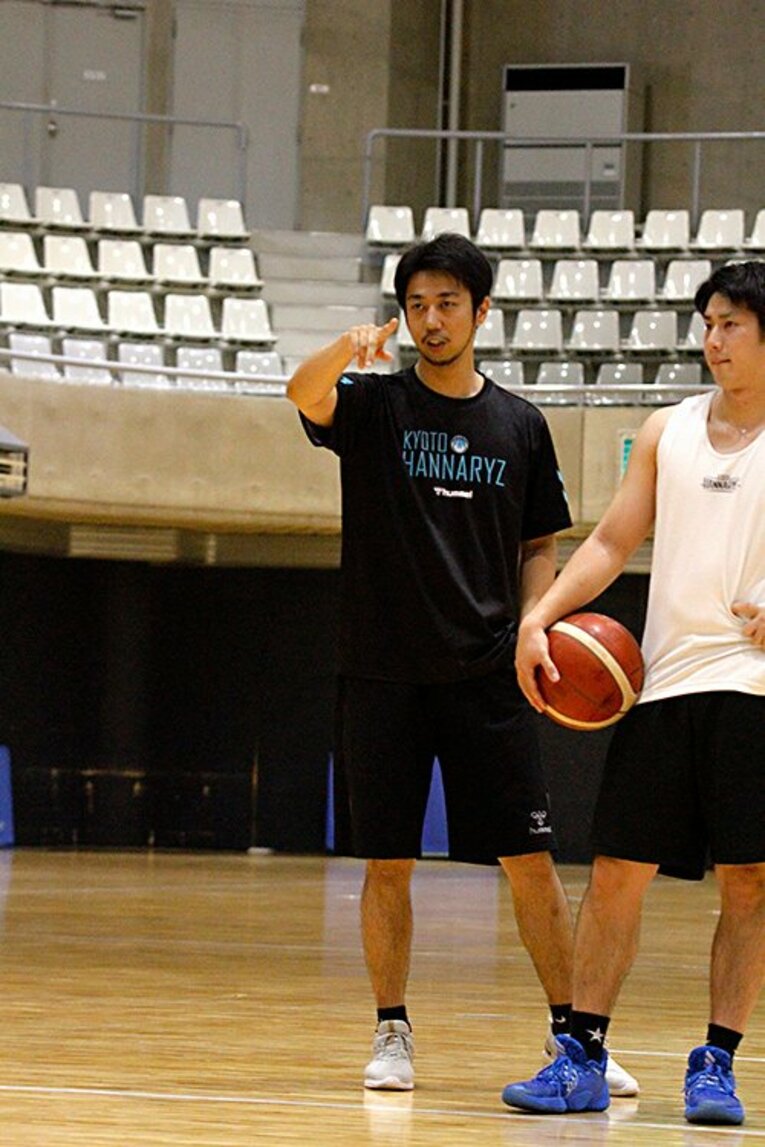 名将デニスの“継承者”、小川伸也。B1リーグ滋賀ACから宿敵・京都HCへ。(2)