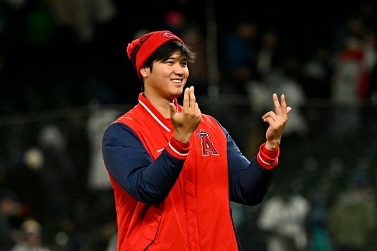 冷え込んだシアトルでの試合でニット帽姿を披露した大谷　©Getty Images