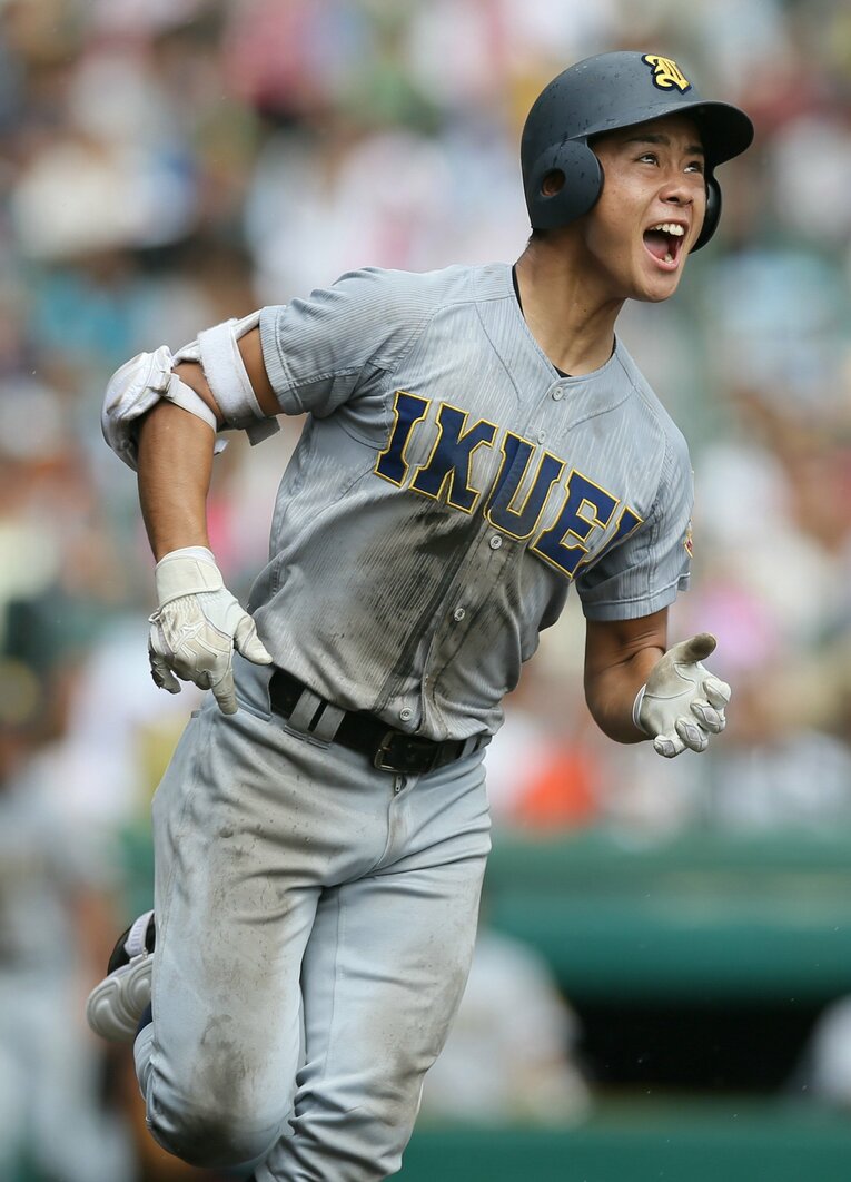 仙台育英高時代の平沢。3年夏の甲子園準々決勝ではホームランを放った　©JIJI PRESS