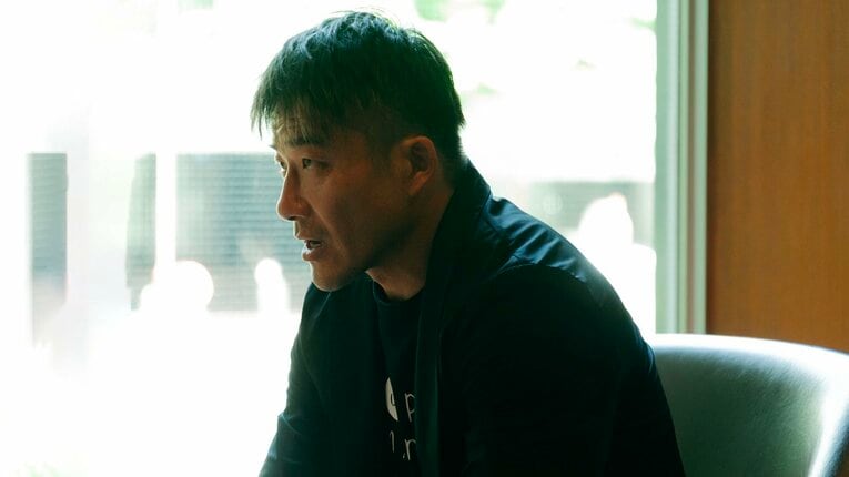 インタビューに答える木下さん　©Kanta Takeuchi