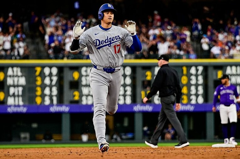 コロラドの地で日米通算300号を放った大谷翔平。ホームランボールをキャッチした女性を含めてストーリー満載だった ／ photograph by Icon Sportswire/Getty Images