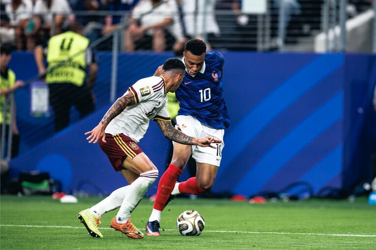テレビに映らなかったフランスvsスペインの真相（写真は右に続きます）　©Kiichi Matsumoto/JMPA