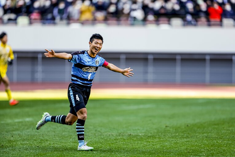 最後のPKを決めた岡山学芸館キャプテン井上斗嵩（3年）©︎Kiichi Matsumoto