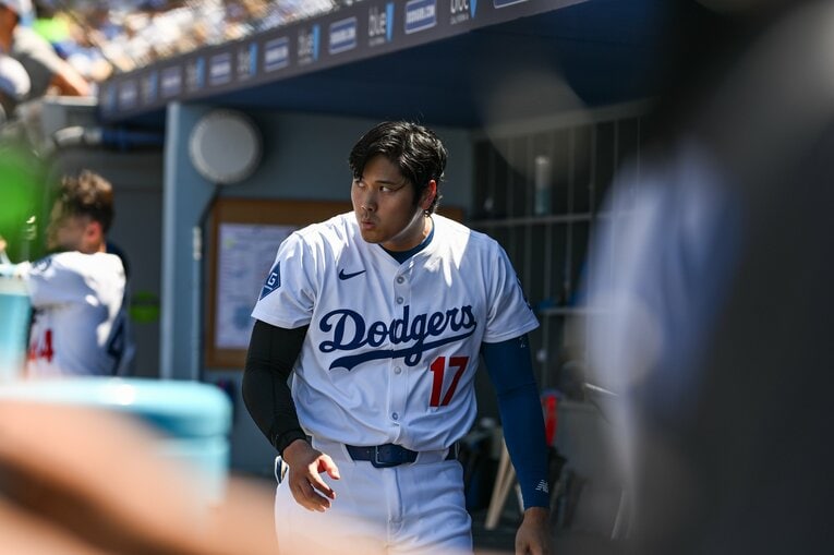 【Numberカメラマンが激写・大谷翔平の愛される日常2025年7月版：全100枚超】ベンチでの珍しい姿　©Nanae Suzuki