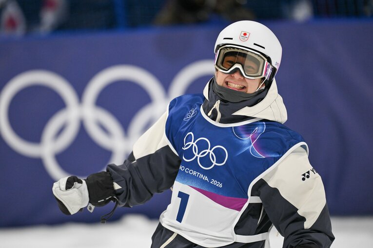 会心のランでガッツポーズ　©Nanae Suzuki/JMPA