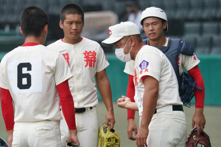 智弁学園・小坂監督　©Hideki Sugiyama