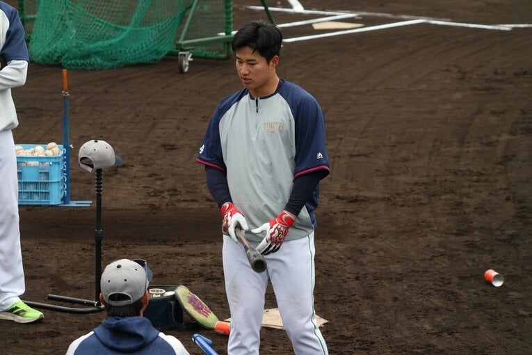 目下はバッティング強化に力を入れる。体重は高校時代から8キロ増　©Fumi Sawai