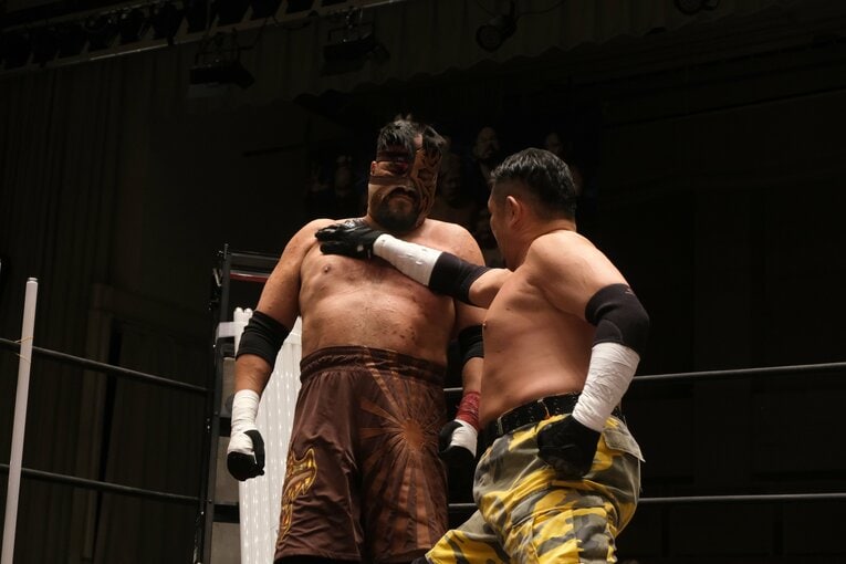 蛍光灯で殴り合い、大流血して…メキシコ人デスマッチファイター「もっと日本にいたい」ビオレント・ジャックの切実な思い「外国人がって…でも、ここがオレの家」(80)