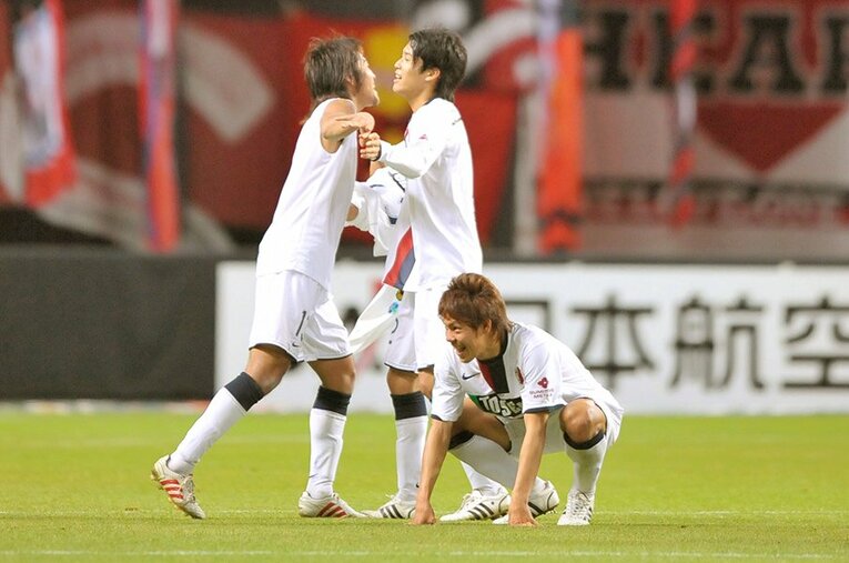 「ウッチーは“選択”を間違えない」水沼貴史が称える内田篤人の凄み。(9) ／ photograph by Toshiya Kondo