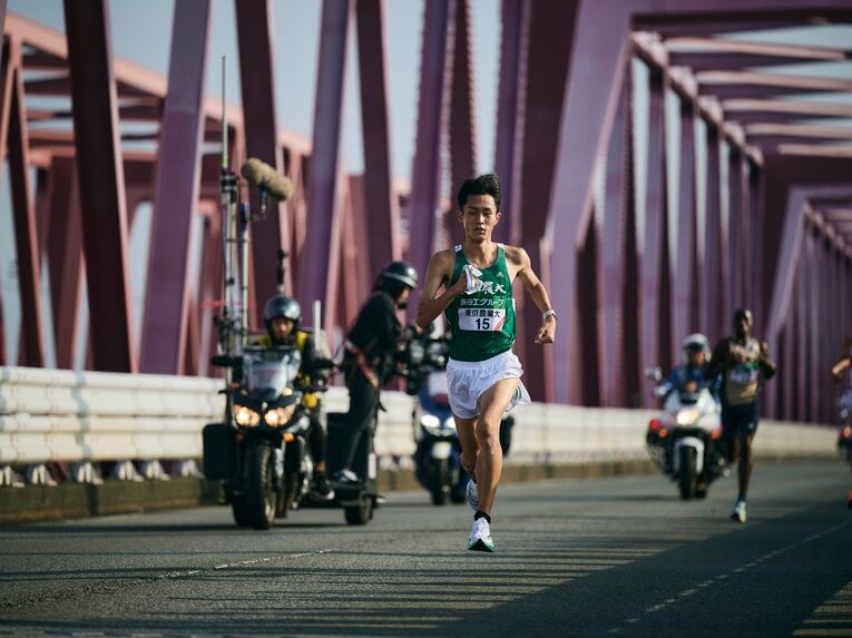 ベットを抜き去った前田　©Yuki Suenaga