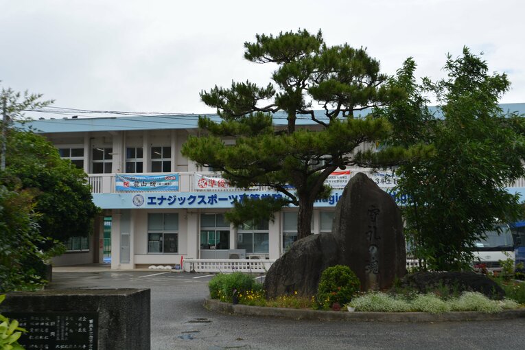 廃校となった小学校を再利用したエナジックスポーツの校舎　©Takarin Matsunaga