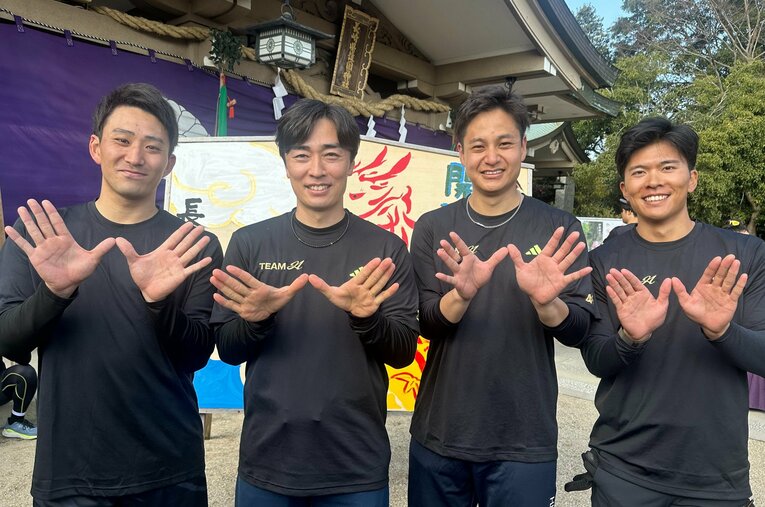 長崎で合同自主トレを行った豪華な顔ぶれの早大OB左腕。（左から）小島、和田、大竹、早川　©Chiba Lotte Marines