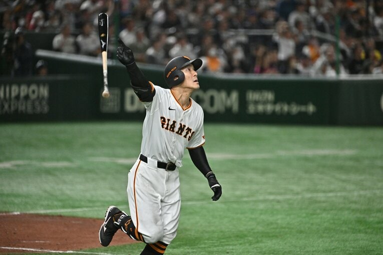 満身創痍の身体ながら今季の開幕戦では値千金の2ランを放つなど活躍し、お立ち台にも上ったがその後膝を負傷。今季限りでの引退を発表した　©︎Hideki Sugiyama