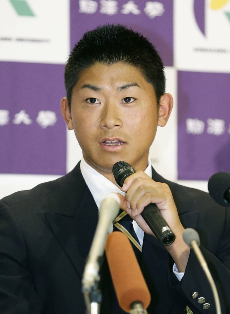 2015年ドラフト、DeNAから1位指名された今永昇太（駒大）　©KYODO