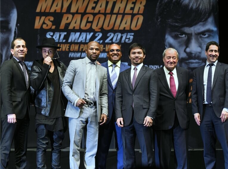 フロイド・メイウェザー・ジュニアとの「世紀の一戦」の会見