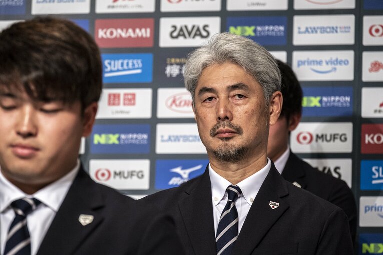 帰国会見の様子。休む間もなくロッテの新監督としてペナントレースに挑む　©︎Takuya Sugiyama