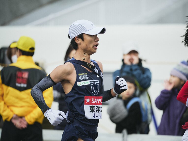 【2025箱根駅伝】東洋大の8区で区間2位と好走をみせた網本佳悟（3年）　©Yuki Suenaga