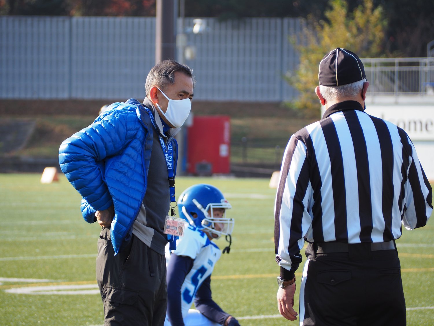 試合で指揮を執る谷口ヘッドコーチ
