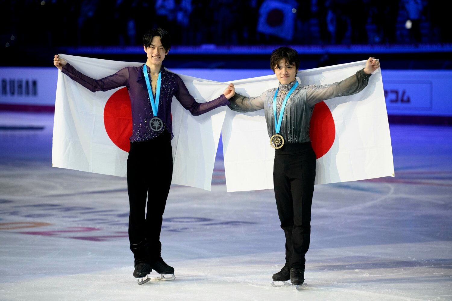 GPファイナルの表彰式で並ぶ2人　©Asami Enomoto