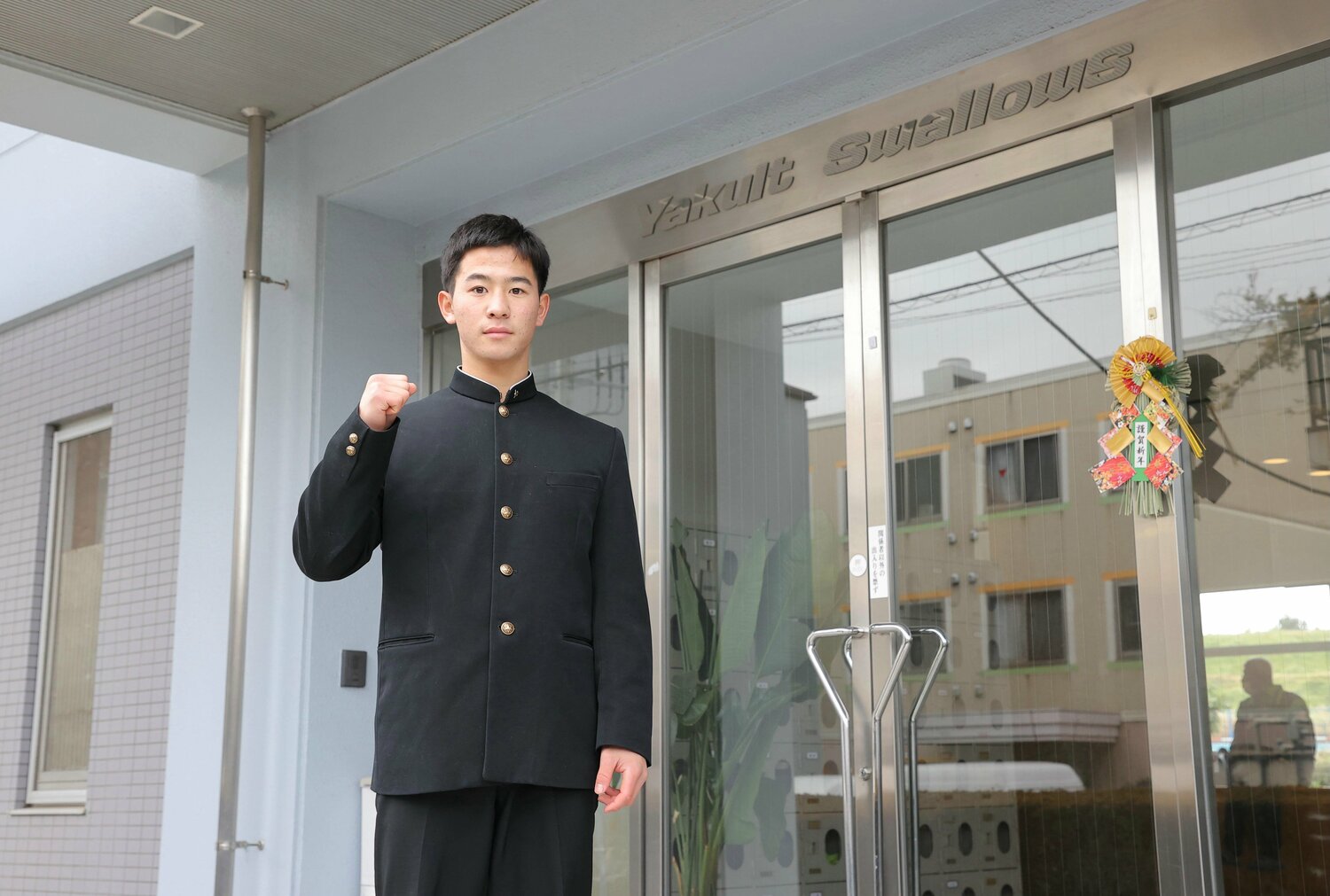 昨年1月、ヤクルト戸田寮に入寮するときの内山（星稜高）　©JIJI PRESS