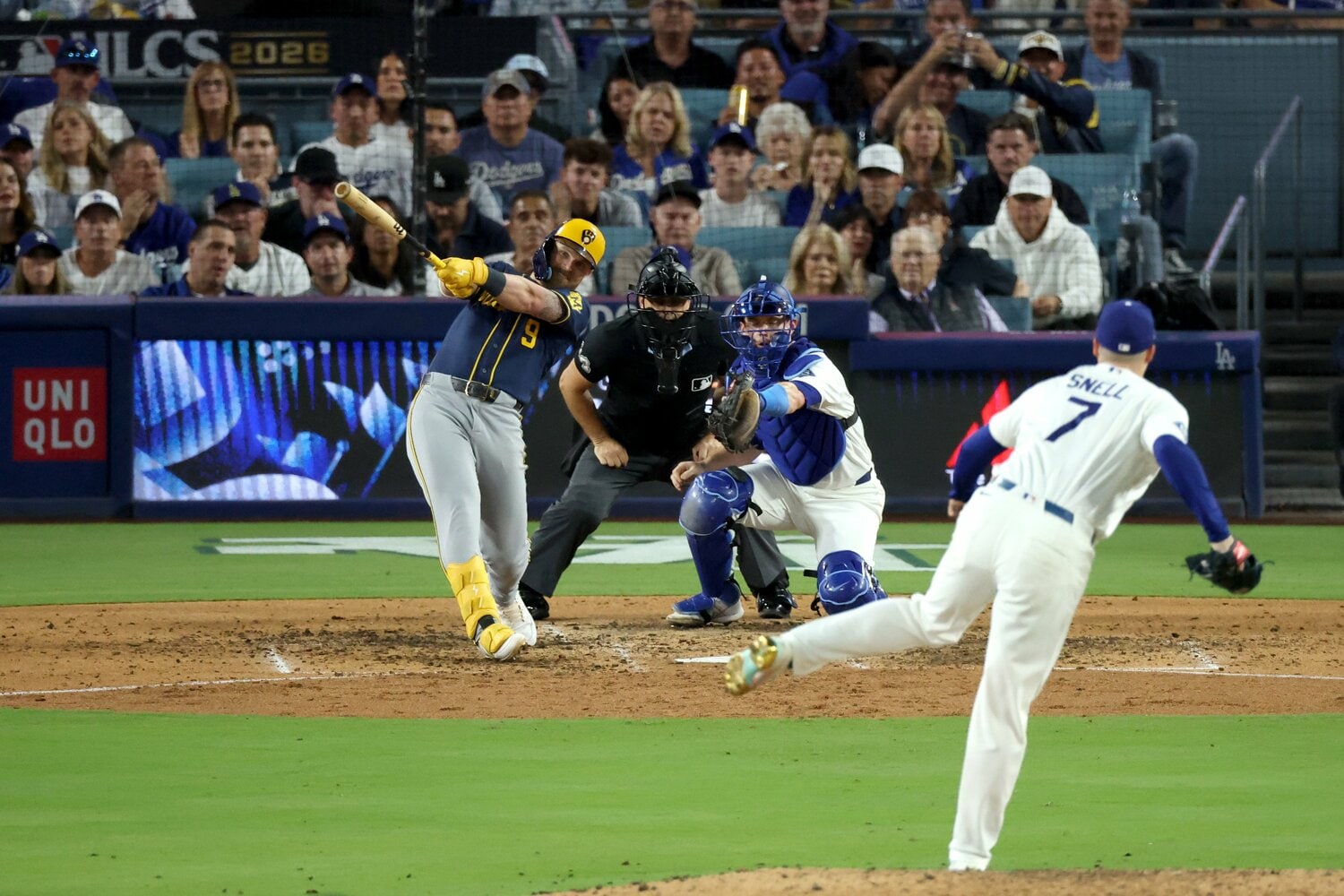 第3戦。バウアーズは11球粘った末にスネルから本塁打を放った ©Getty Images