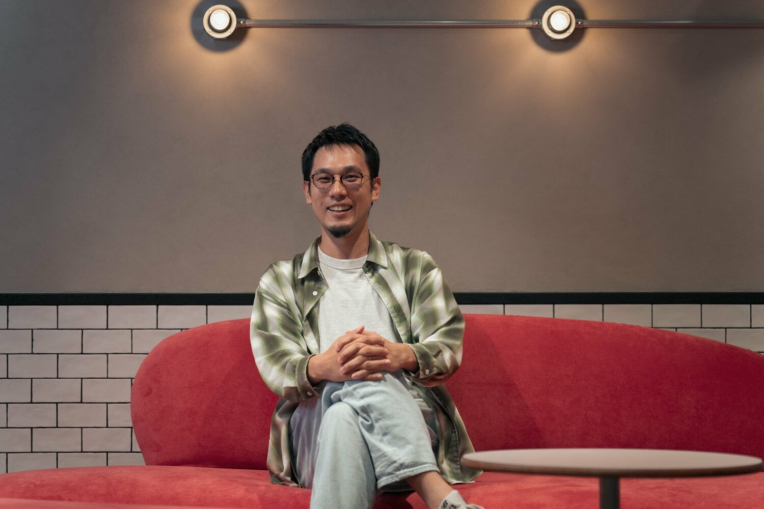 早大卒業後、現在は大手メディア企業でWeb広告の商品企画担当として活躍する重綱　©Shiro Miyake