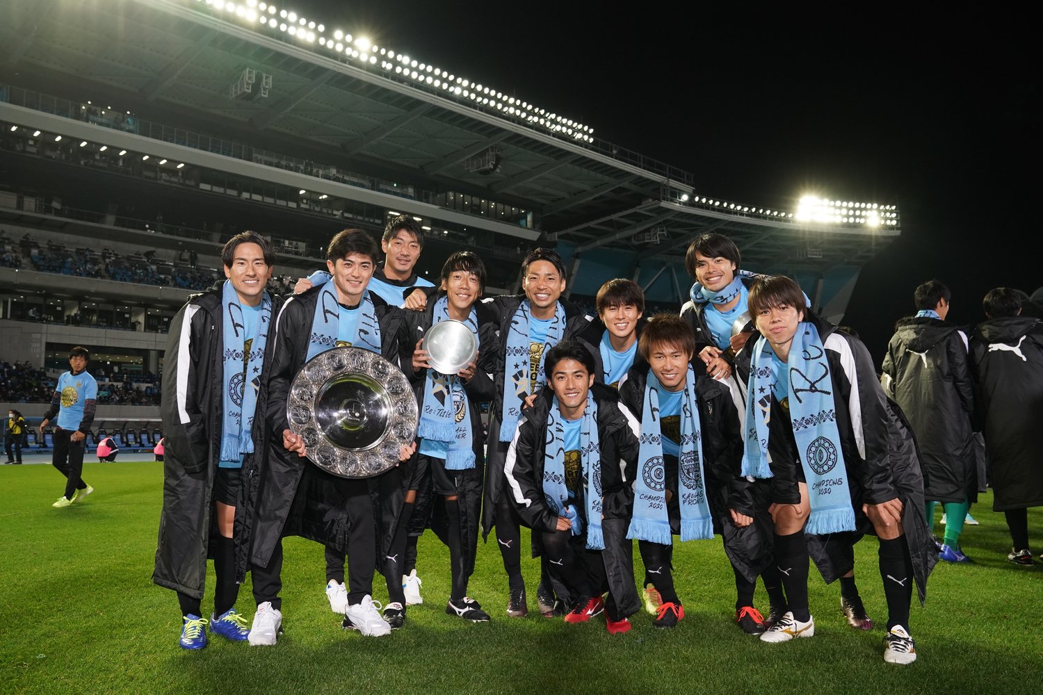 2020年J1第29節ガンバ大阪戦で5ー0と快勝し、J1最速優勝を決めた川崎フロンターレ。この試合を境に田中（右）の少しずつ心につっかえていたものが薄まっていく　©︎J.LEAGUE