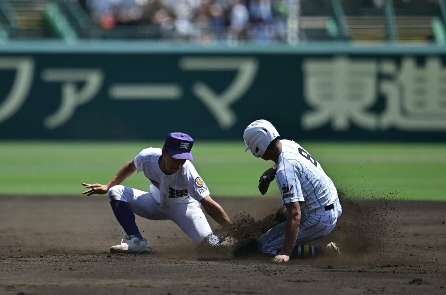 ビデオ検証以外でもきわどいタッチプレーは数多かった ©Hideki Sugiyama