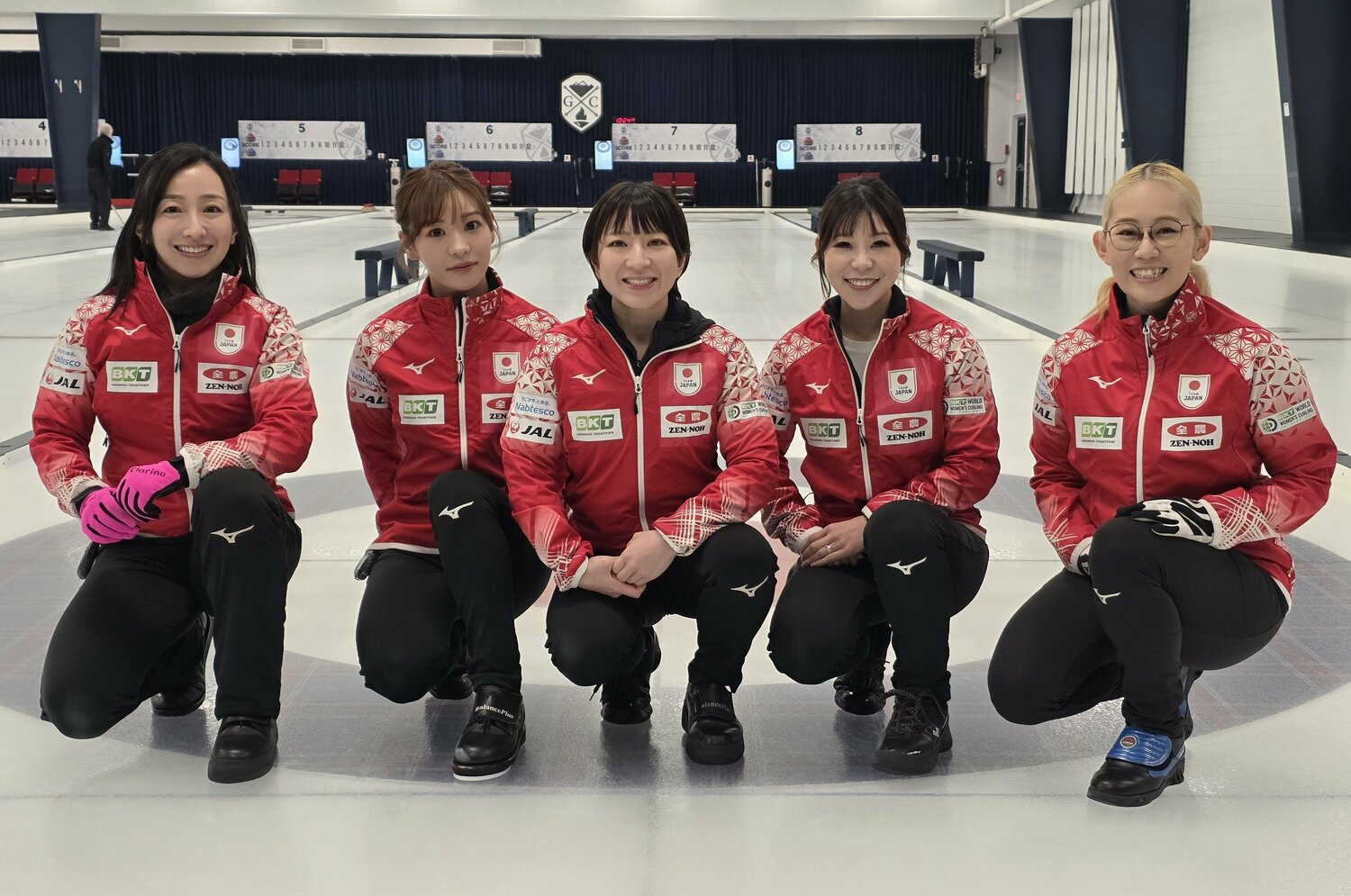 世界選手権カーリング女子日本代表となるロコ・ソラーレ。（左から）藤澤五月、吉田知那美、鈴木夕湖、吉田夕梨花、小穴桃里　©JCA