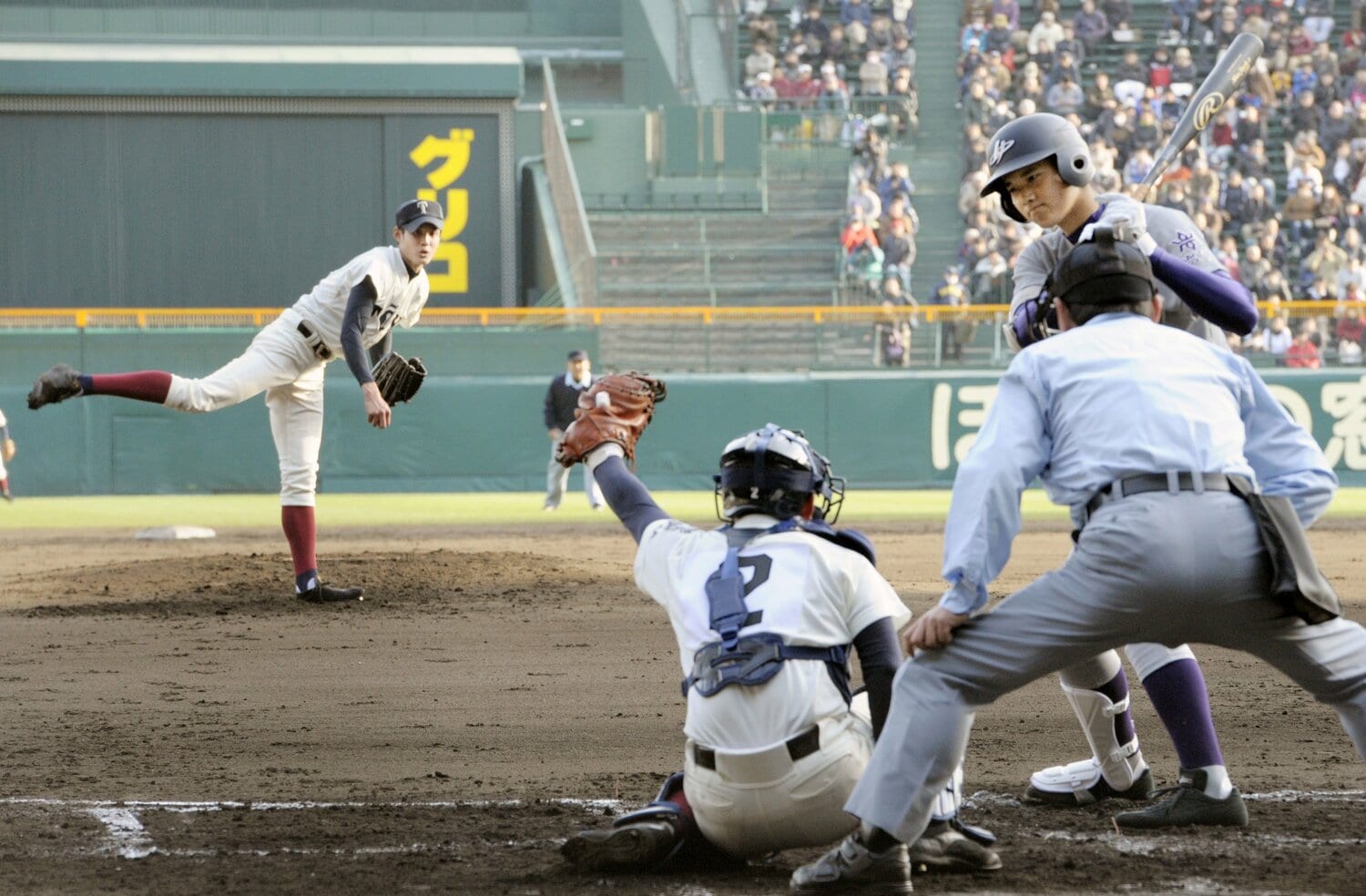 2012年春の選抜大会1回戦で花巻東の大谷翔平と対戦した藤浪晋太郎。大谷からソロホームランを打たれるも投げ合いは制して9-2で勝利　　©︎KYODO