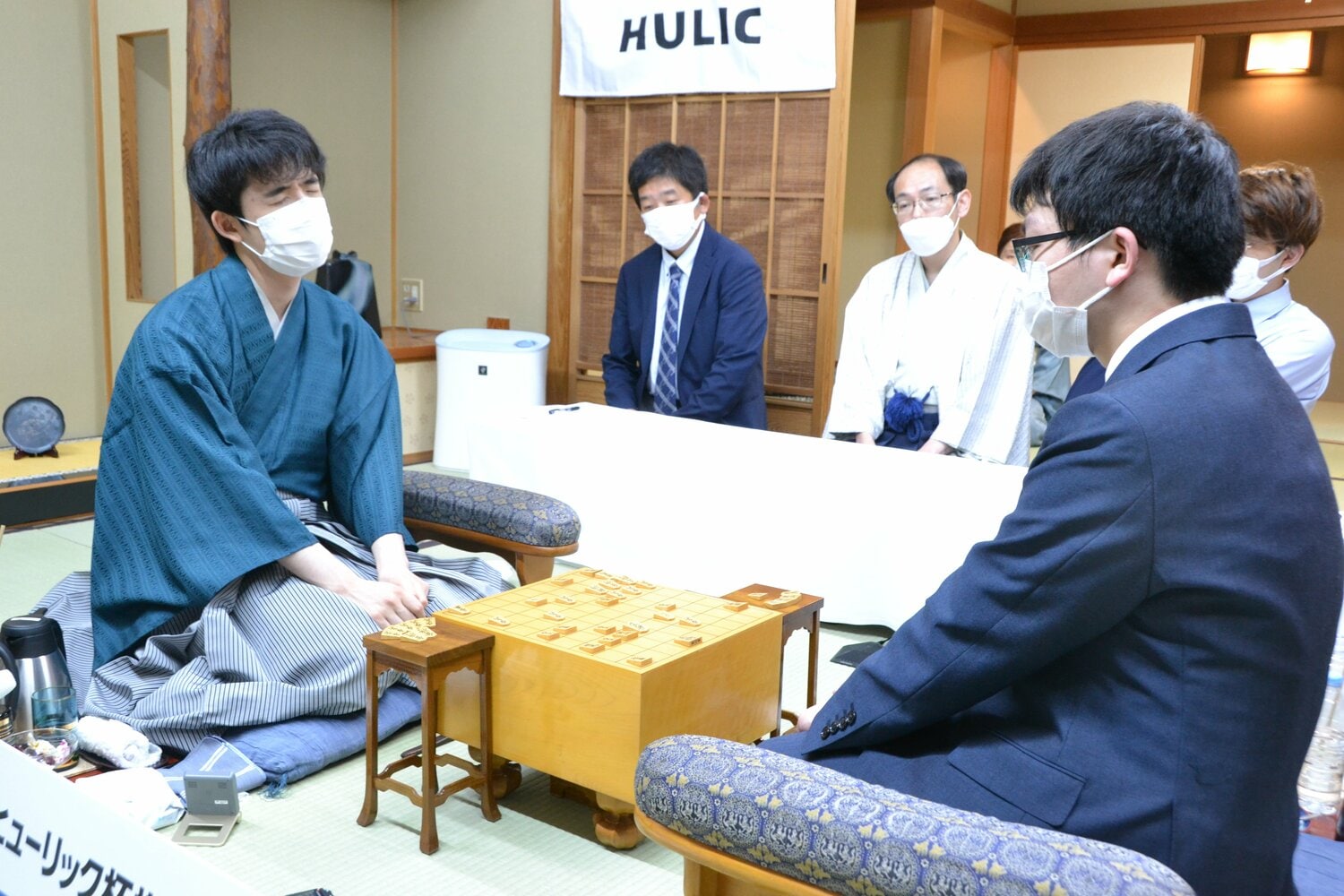 棋聖戦第2局の終局後　©日本将棋連盟