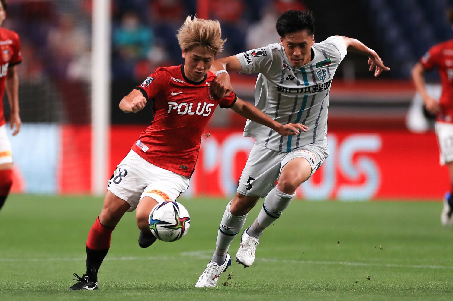 J1第20節アビスパ福岡戦では鋭いミドルシュートでJ1初ゴールを決めたMF小泉佳穂　©︎AFLO SPORT