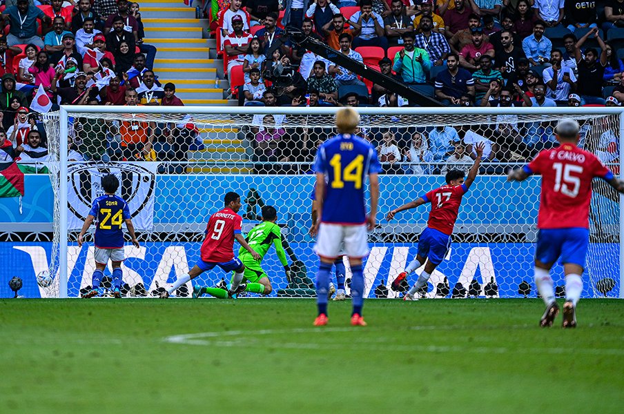 コスタリカ戦、失点の瞬間　©Takuya Sugiyama/JMPA