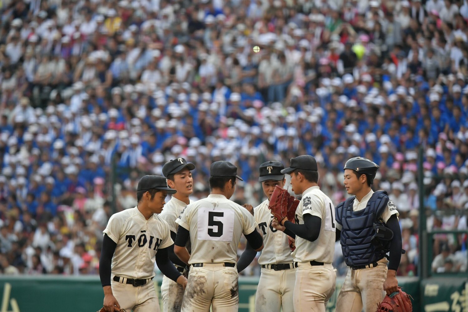 3年夏の甲子園。左から2人めが山田 ©︎Hideki Sugiyama