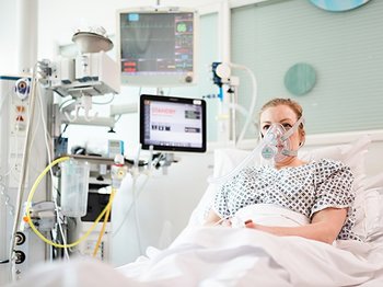 F1の開発力でコロナウイルスと戦う。休業中の技術者が医療現場に貢献。＜Number Web＞ photograph by University College London