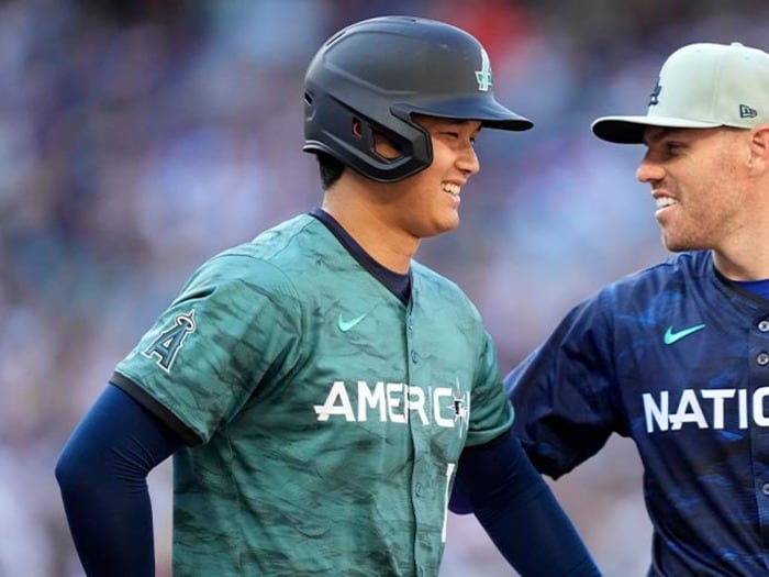 「オオタニ、シアトルに来て！」反応に困ったけど…大谷翔平“TVに映らない”球宴での人気者ぶり「ゲンキデスカ？ バットニ、サイン…」＜Number Web＞ photograph by Sipa USA/JIJI PRESS