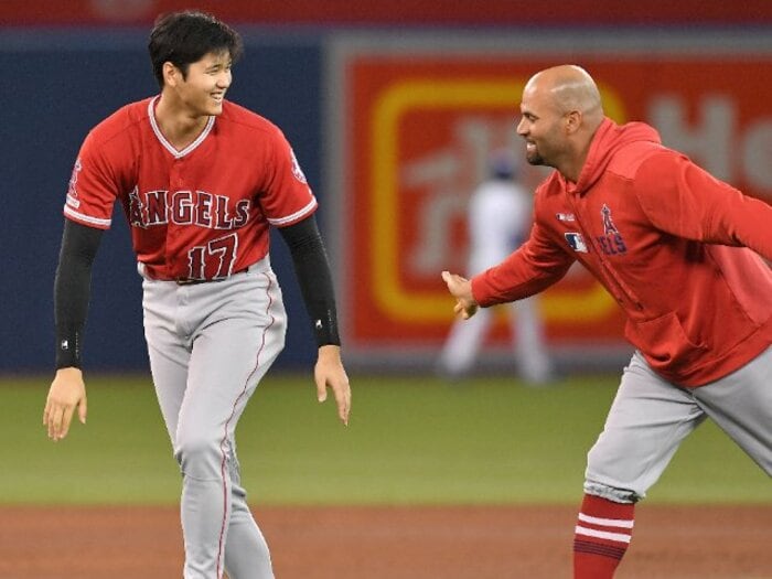 大谷翔平が「15歳差の師匠」と過ごした特別な時間…“オオタニさんの新人時代”を支えた大打者プホルスの感激「よくバットを振ってる。脱帽するね」＜Number Web＞ photograph by AFLO
