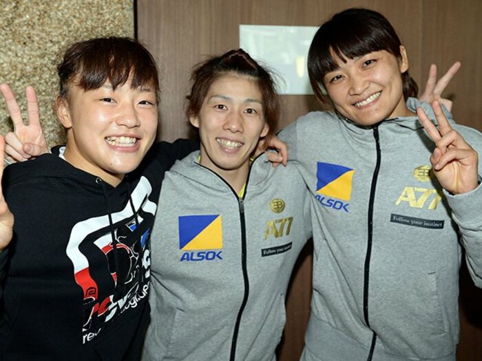 吉田沙保里と伊調馨がまたも日本一。絶対王者が苦しむ、対照的な逆境。<Number Web> photograph by NIKKAN SPORTS
