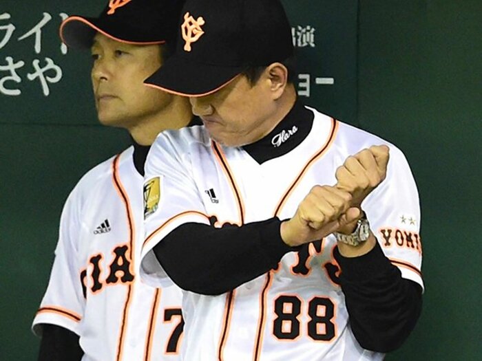 原巨人、屈辱の4連敗の全真相。采配にも及んだ、菅野不在の影響。＜Number Web＞ photograph by NIKKAN SPORTS