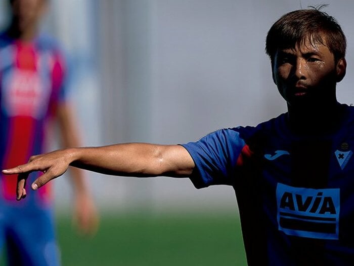 ＜開拓者インタビュー＞乾貴士「安パイではなく、ジコチュウに」＜Number Web＞ photograph by Getty Images