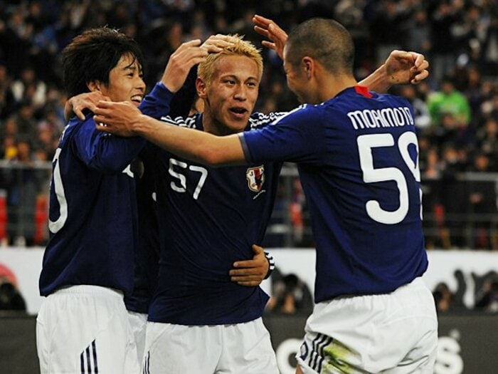 <元五輪代表監督・反町康治が語る> 北京組、成長の証。~本田圭佑、森本貴幸、岡崎慎司、内田篤人、長友佑都~<Number Web> photograph by photographs by Kiminori Sawada/Takuya Sugiyama/Kenji Yasuda/Kazuhito Yamada(KAZ Photography)