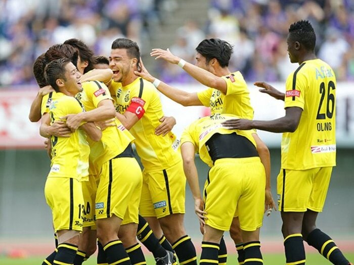 柏・大谷秀和と鈴木大輔が語った、残留争いでの“割り切り方”とは。<Number Web> photograph by J.LEAGUE