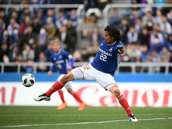 中澤佑二は速度勝負になぜ勝てるか。ハイライン守備で光る「コンマ何秒」。<Number Web> photograph by J.LEAGUE PHOTOS