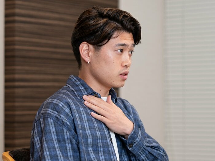「少し泣きそうに」日本代表MFがW杯直前骨折の悪夢…“タクシーで400キロ”名医が駆けつけて即手術「監督も翌朝8時に」練習合流前に感謝したウラ話＜Number Web＞ photograph by Tadashi Hosoda