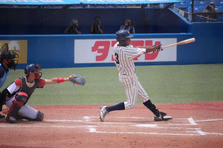 全日本大学野球選手権で西武1位・隅田知一郎からホームランを放つブライト健太　©︎Yu Takagi