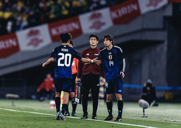 ブラジル戦の後半9分、久保建英に代わって伊東純也が入る。ここで森保監督は「伊東のシャドー起用」を決断する　©Kiichi Matsumoto